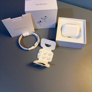 Apple White Earbud Headphones